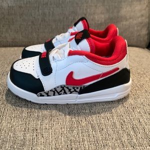Nike Air Jordan 312 low basketball shoe - toddler size 7C - barely worn